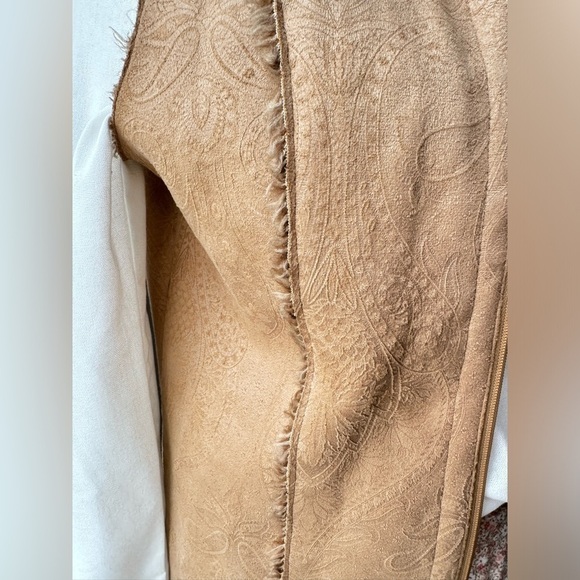 Vintage VOCAL WOMEN'S FLORAL EMBROIDERED FAUX FUR/SUEDE VEST - Picture 3 of 6